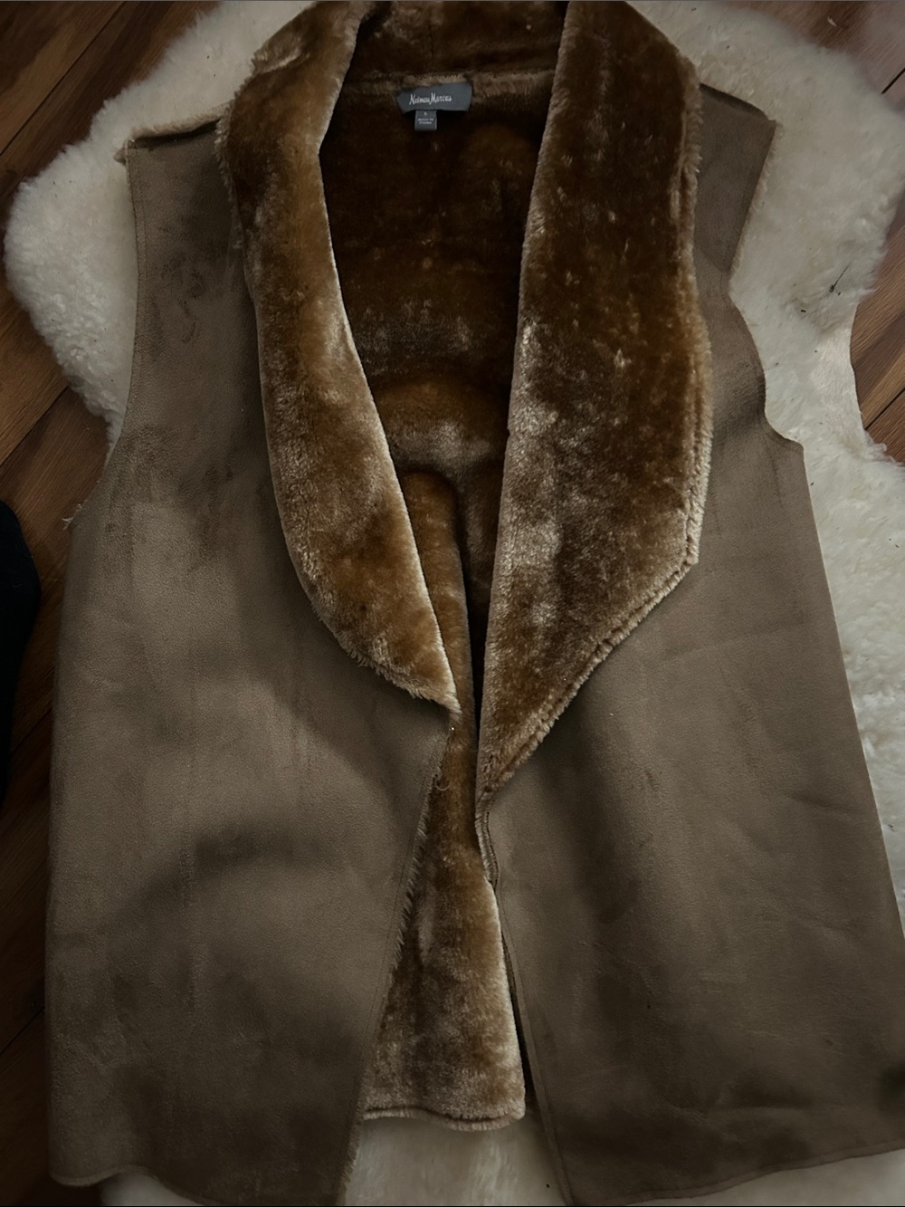 Neiman Marcus women’s Brown Faux Fur Trim Suede Vest Large NWOT